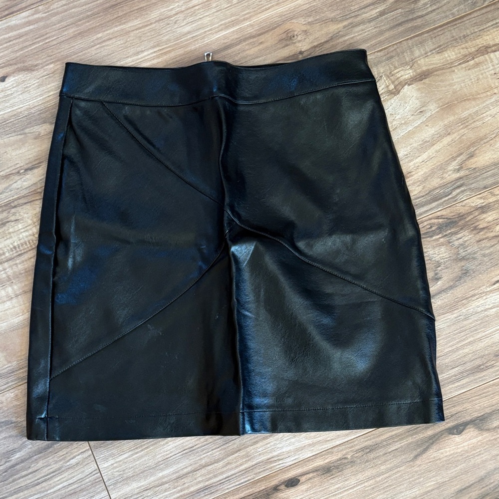 Chic Black Leather Mini Skirt